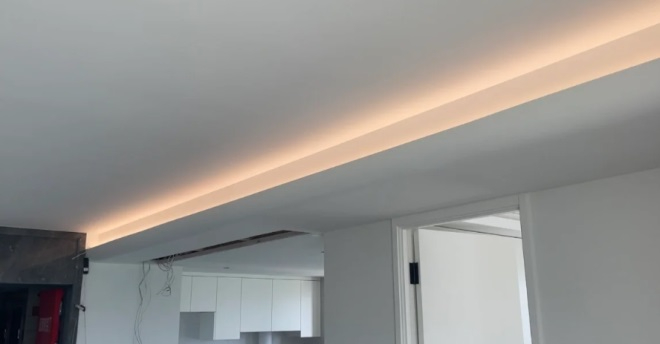 燈帶發光不均勻.JPG 燈帶發光不均勻.JPG