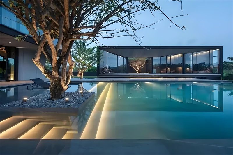 打造完美夜間泳池氛圍：選擇正邦光電泳池燈帶